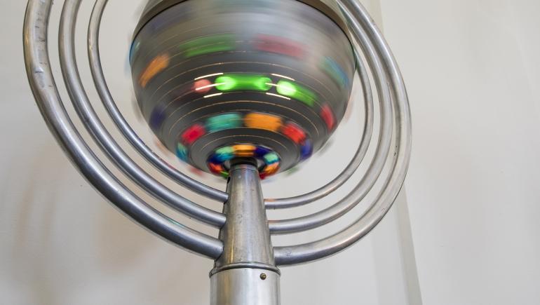 lampada-atomo-sala-dancing-le-roi-lutrario-Torino-anni-1960-1970-design-italiano-luci-illuminazione-dett.jpg